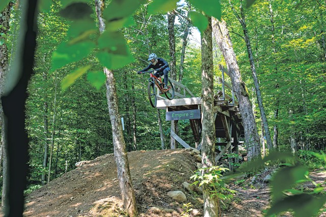 Empire 47 - AVEC LA COURTOISIE DE LAURENT BILODEAU