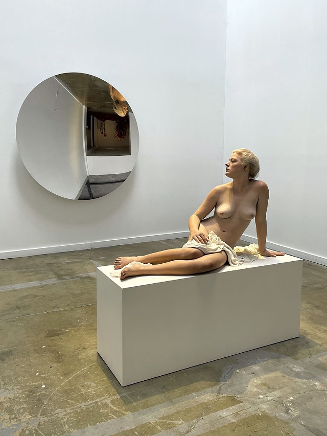 Œuvre de la collection Trahans d'Anish Kapoor et John De Andrea chez Arsenal Contemporary Art - ALICE DODGE