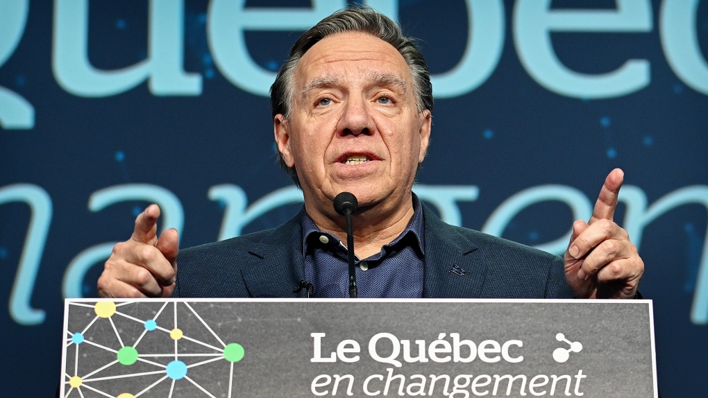 Legault qualifie les plateformes de médias sociaux de « pousseurs virtuels » alors que le parti réfléchit à des restrictions d'âge