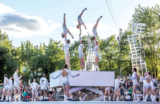 Montréal Complètement Cirque - AVEC LA GRAISSE DE EVA BLUE