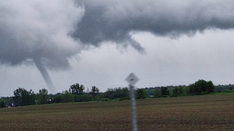 Une tornade s'abat sur l'ouest de l'île de Montréal