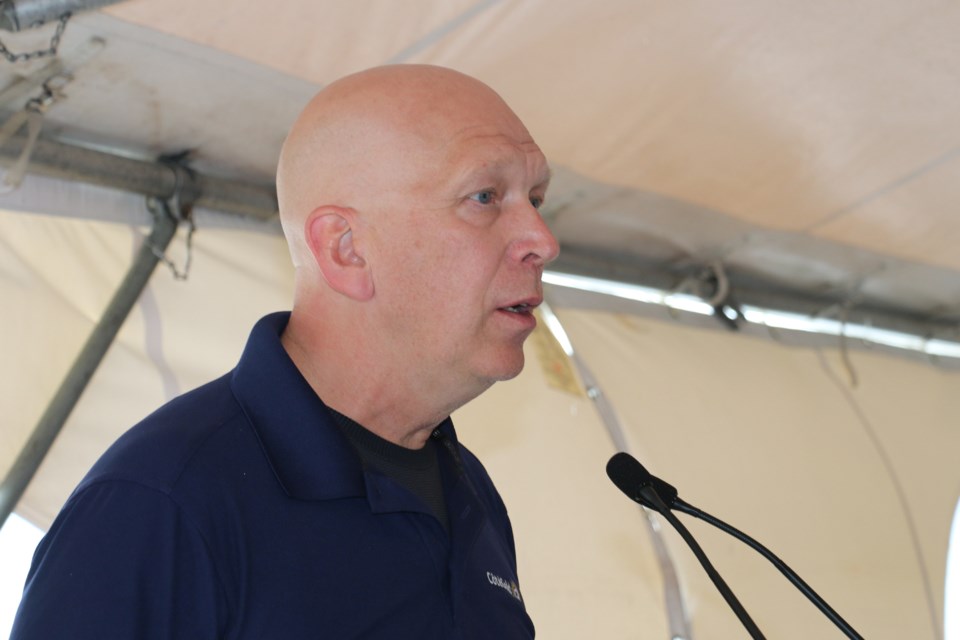 220524_lg_cote_gold_ribbon_cutting-photo-3