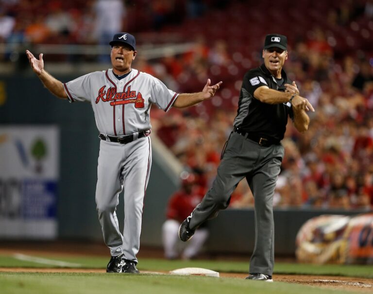 Ángel Hernández a tout raté dans sa carrière.  Le baseball lui manquera-t-il aussi ?