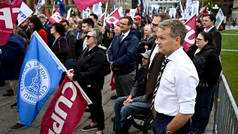 « Combat de plusieurs décennies » : les députés adoptent à l'unanimité une loi « anti-briseurs de grève »