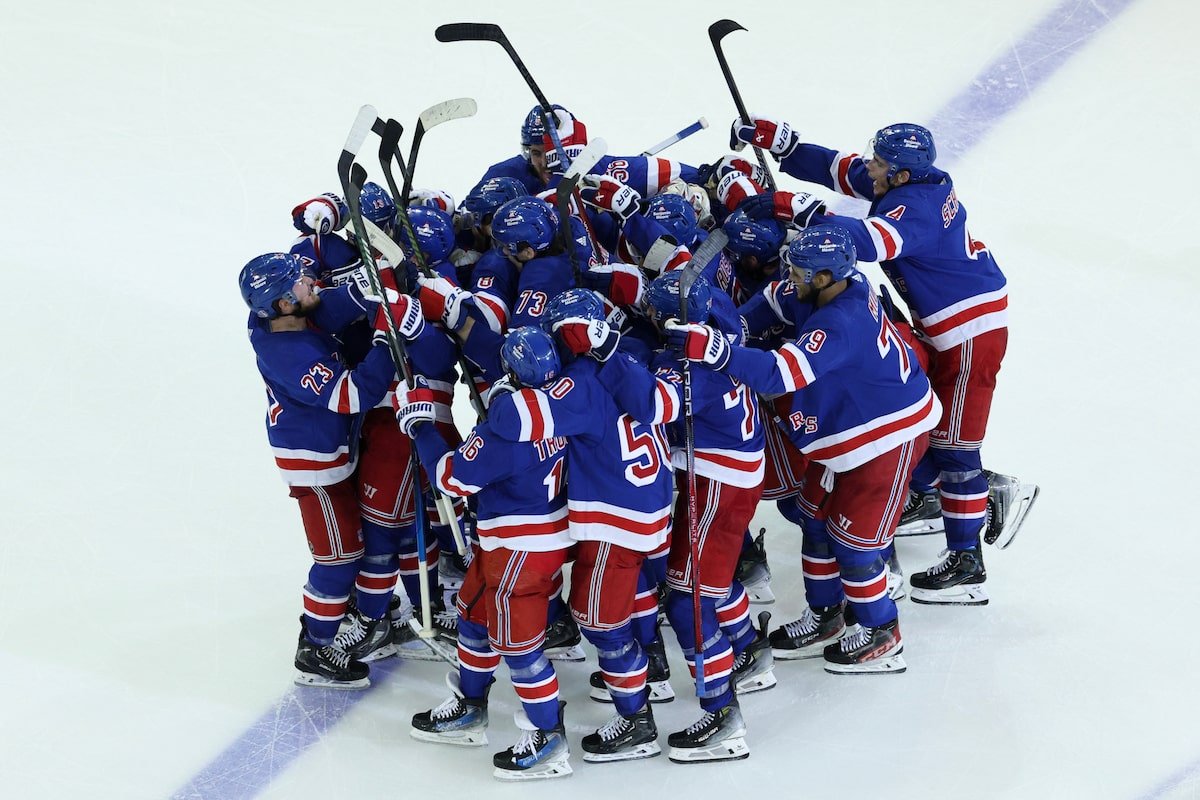Goodrow marque en prolongation, les Rangers survivent aux Panthers 2-1 lors du deuxième match et égalisent la finale de la Conférence de l'Est
