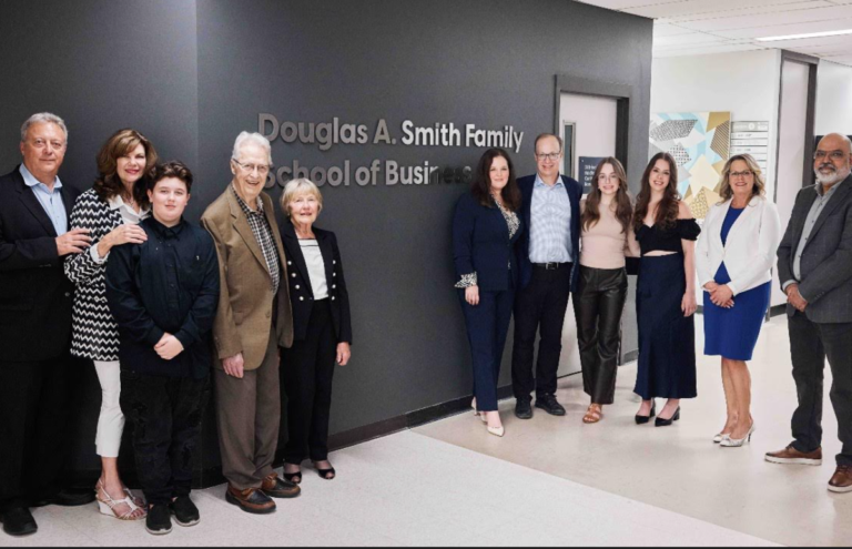 Le Cambrian College renomme son école de commerce en l'honneur de la Fondation de la famille Douglas A. Smith