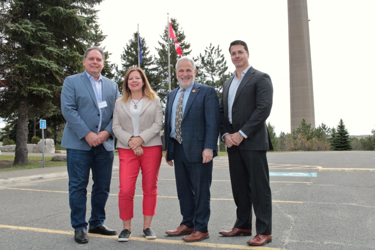 Le gouvernement fédéral promet 11 millions de dollars pour les véhicules électriques à la mine entièrement électrique de Glencore