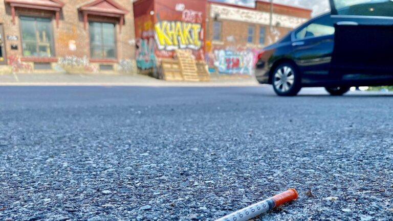 Le gouverneur Scott oppose son veto au projet de loi sur les sites de prévention des surdoses