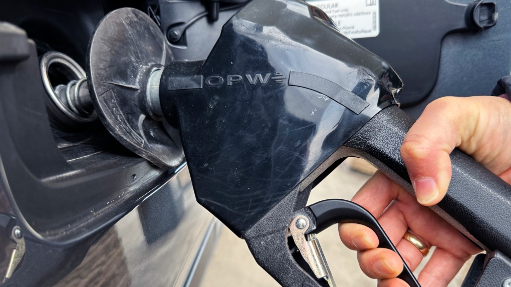 Le ministre de l'Énergie du Québec estime qu'il faudrait augmenter les taxes sur l'essence