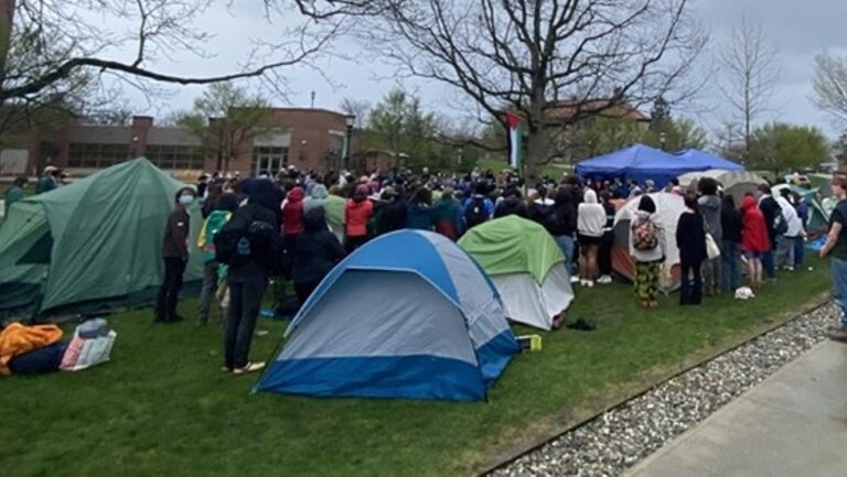 Les étudiants de l'UVM et du Middlebury College établissent des campements pour protester contre la guerre à Gaza