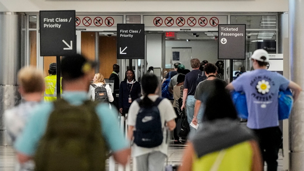 Les voyages effectués avant les vacances de vendredi battent le record du plus grand nombre de voyageurs aériens contrôlés dans les aéroports américains