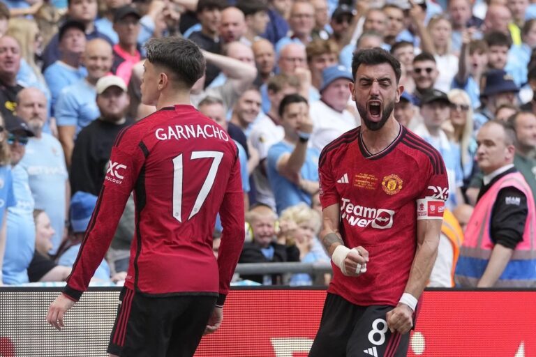 Man United remporte la FA Cup après avoir battu Man City 2-1 en finale