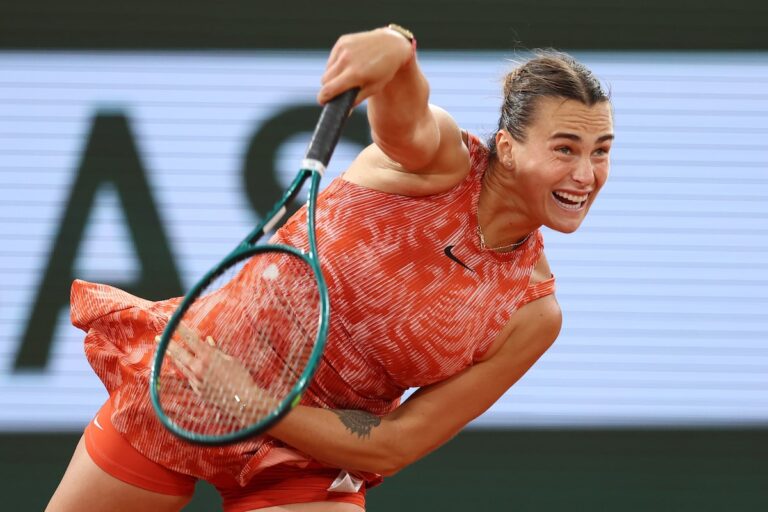 Sabalenka et Djokovic progressent ;  Roland Garros interdit l'alcool dans les tribunes
