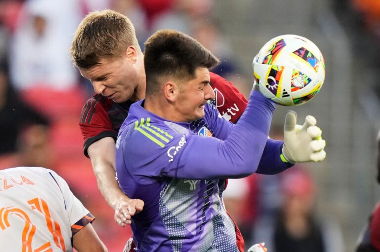 Un but dans les arrêts de jeu permet au FC Cincinnati de haut vol de battre le Toronto FC 4-3 dans un match sauvage