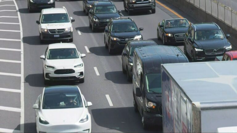 Un chauffeur montréalais dit qu'il est plus rapide de se rendre aux États-Unis en voiture que dans l'Ouest-de-l'Île