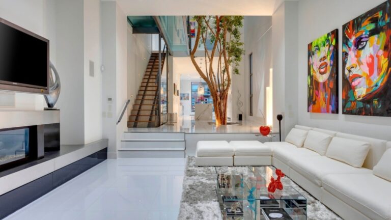 Cette maison de Calgary a un arbre géant au milieu et elle est à vendre