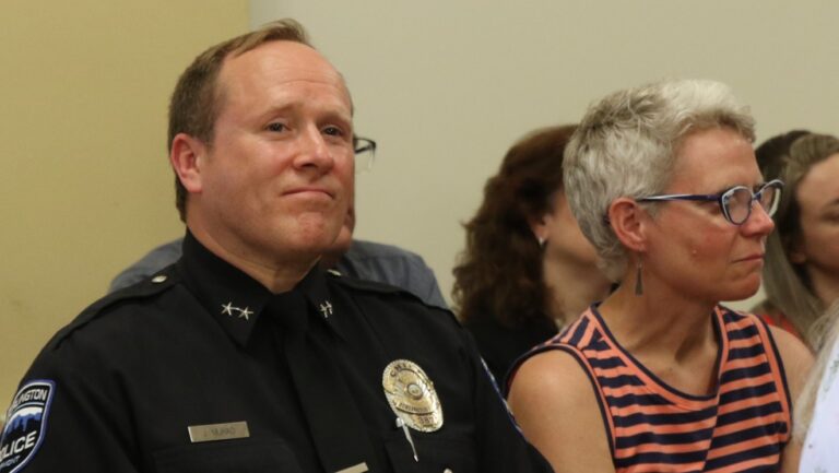 Murad reconduit au poste de chef de la police de Burlington, mais certains progressistes sont en désaccord