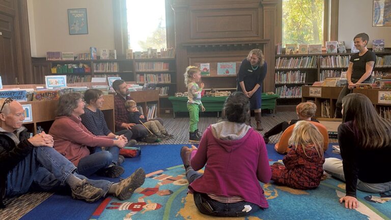 Les bibliothèques aident les enfants à lire 1 000 livres avant la maternelle