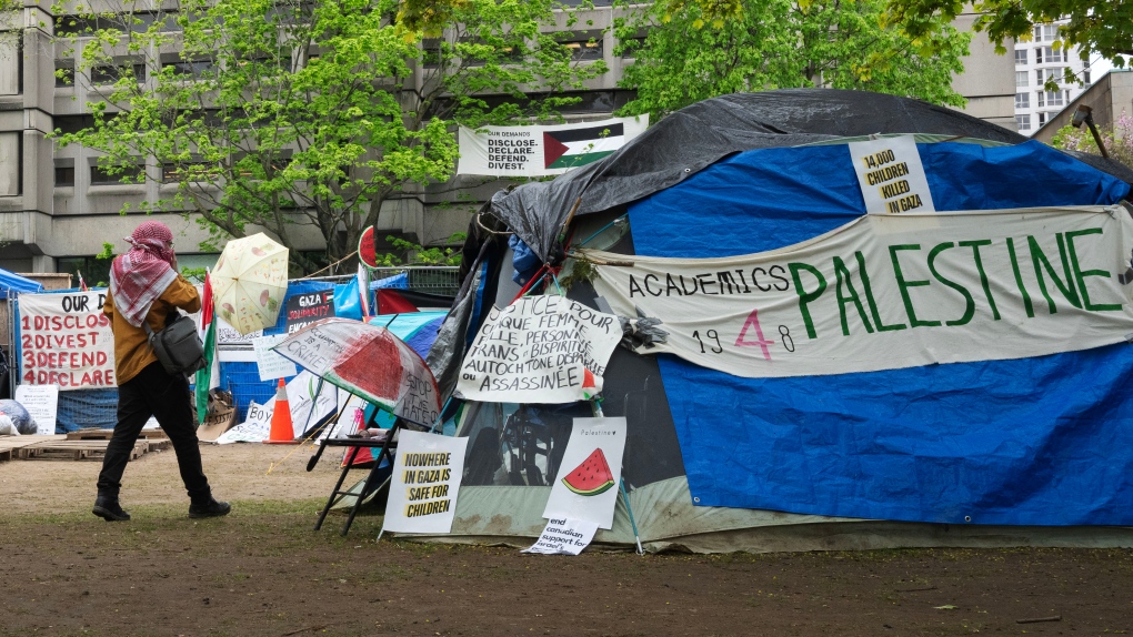 McGill préoccupé par une affiche « extrêmement alarmante » pour un camp d'été dans un campement pro-palestinien