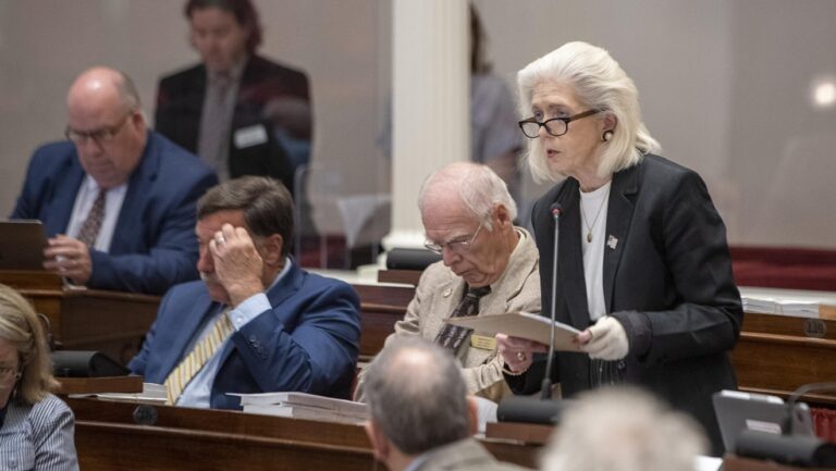 Le législateur s'excuse auprès d'un collègue de la Chambre pour harcèlement
