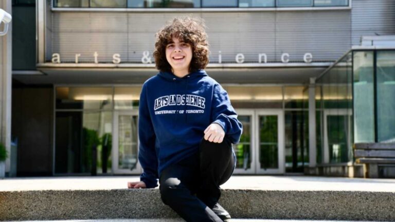 Cet étudiant de 16 ans est le plus jeune diplômé de l'Université de Toronto depuis au moins 1979.