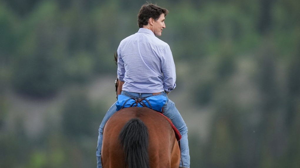 « Remontez à cheval » : les ministres libéraux soutiennent leur homme après leur défaite aux élections partielles