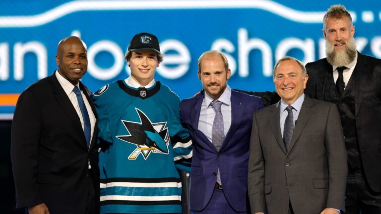 Les Sharks choisissent Celebrini en premier au repêchage de la LNH