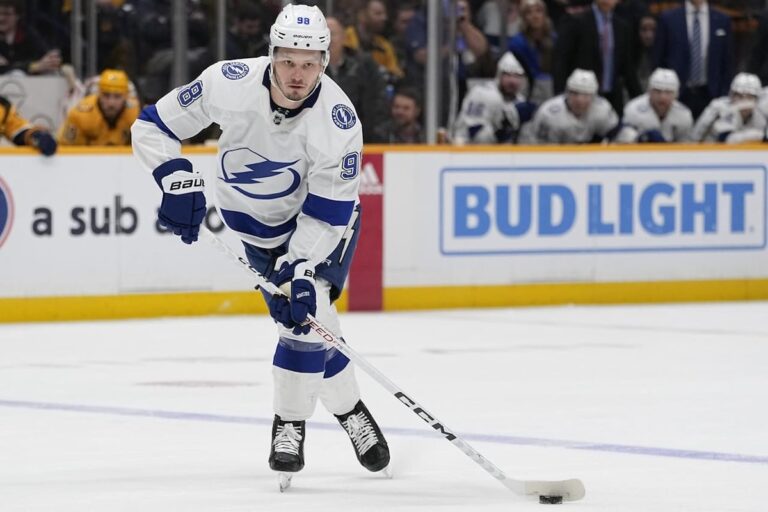 Accord éclair Sergachev, Jeannot ;  Les Maple Leafs acquièrent les droits de Tanev au repêchage de la LNH