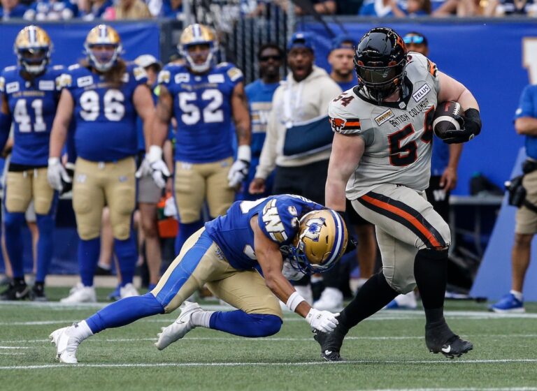 Adams et Hollins mènent les Lions à une victoire de 26-24 alors que les Blue Bombers restent sans victoire