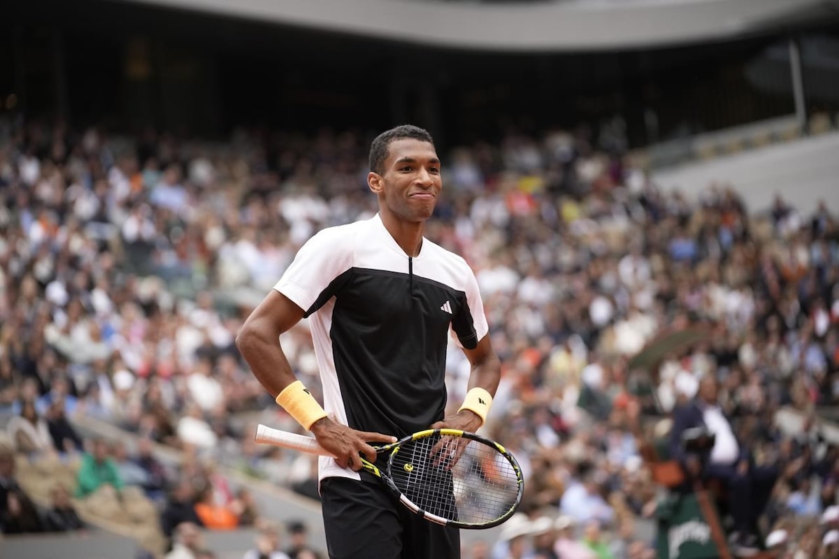 Alcaraz bat le Canadien Auger-Aliassime au quatrième tour à Roland-Garros