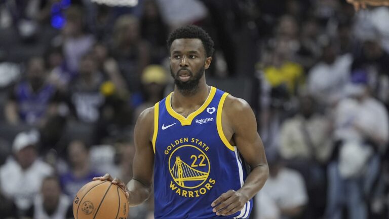 Andrew Wiggins n'a pas pu rejoindre le camp canadien avant les Jeux olympiques, il a été retenu par les Warriors