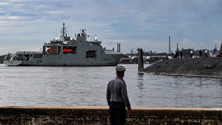 Blair défend la visite de la marine à Cuba et affirme que les critiques pourraient être « confuses » quant à son objectif