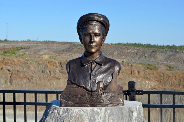Bust rend hommage au premier pionnier de l'exploitation minière