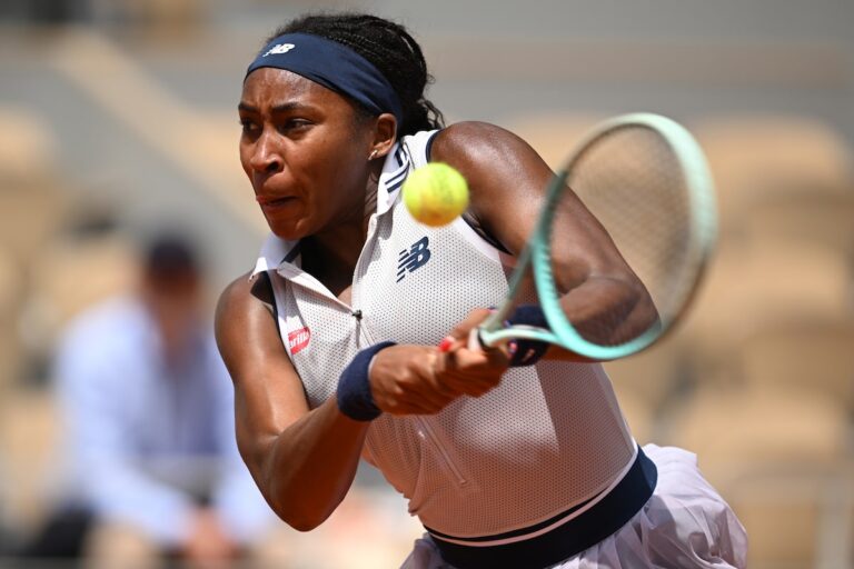 Coco Gauff et la championne en titre Iga Swiatek se rencontreront en demi-finale de Roland-Garros