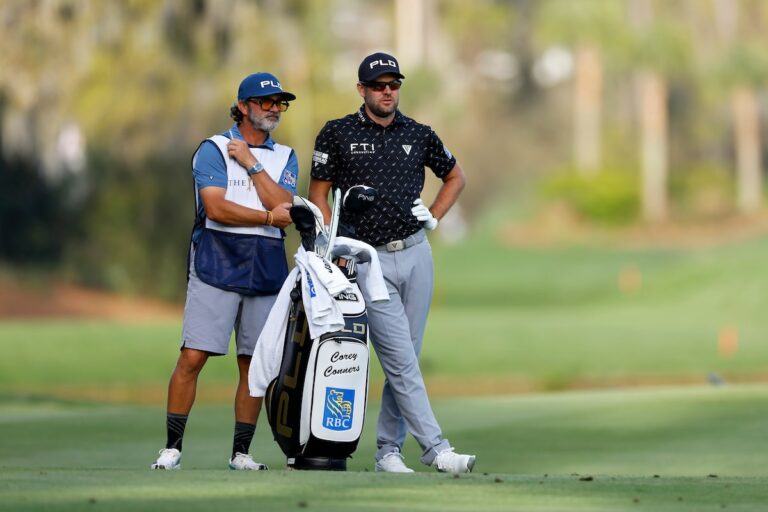 Danny Sahl et Dave Markle sont des cadets canadiens qui transportent plus que des clubs de golf