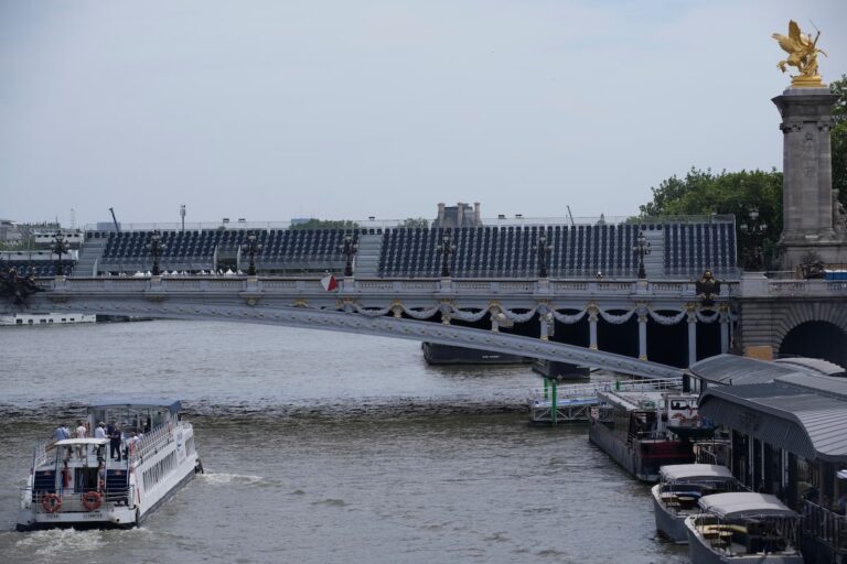 Des tests montrent que la Seine à Paris présente toujours des niveaux dangereux d'E. coli à moins d'un mois des Jeux olympiques