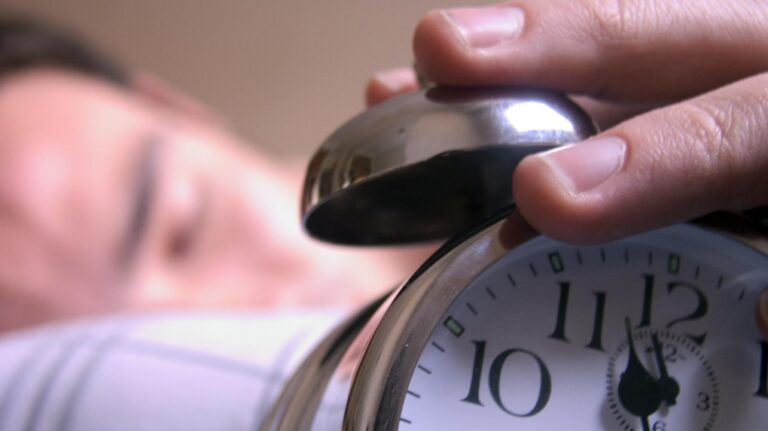 Êtes-vous un ronfleur bruyant ?  Vous pourriez souffrir d'apnée du sommeil