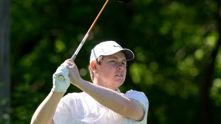 Robert MacIntyre of Scotland watches his tee shot on the 4th hole in the second round of the Canadian Open in Hamilton, May 31, 2024. THE CANADIAN PRESS/Frank Gunn