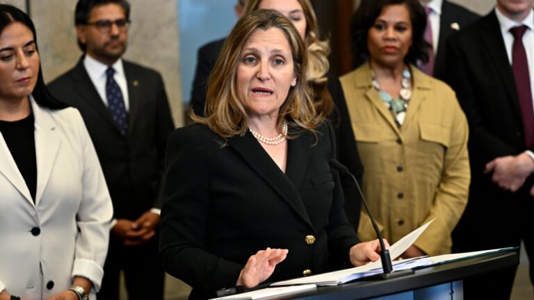 Freeland présente une proposition sur les gains en capital au Parlement et organise un vote clé