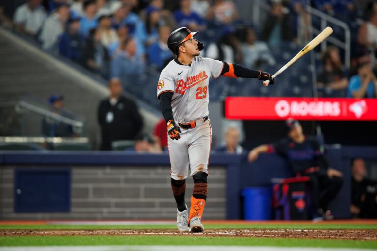 Hays frappe deux circuits pour propulser les Orioles vers une victoire de 7-2 contre les Blue Jays lors du premier match de la série
