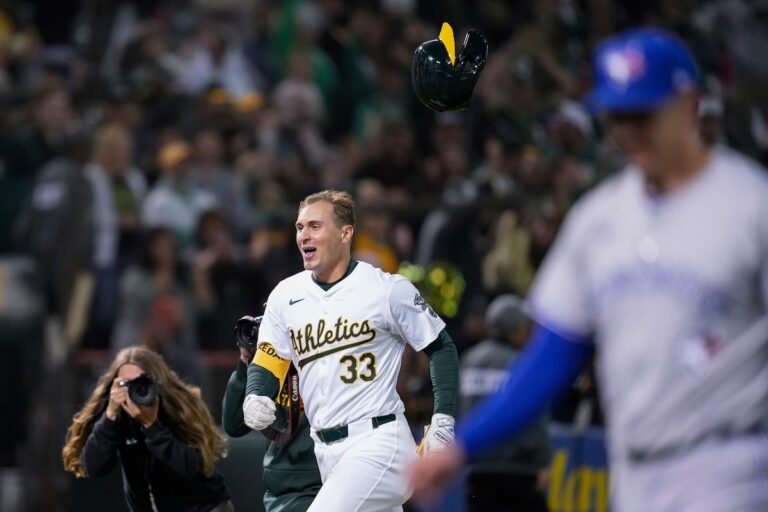 JJ Bleday frappe le premier circuit en 9e position pour donner aux A une victoire 2-1 sur les Blue Jays