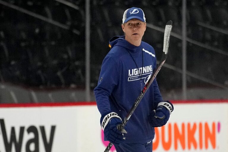Jon Cooper nommé entraîneur de l'équipe canadienne de hockey masculin pour les Jeux olympiques de 2026 et la confrontation des 4 Nations