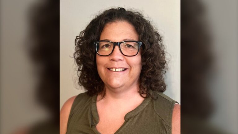 Journées de 12 heures, épuisement professionnel et baisse des salaires : une infirmière ontarienne affirme que la pénurie de personnel s'aggrave