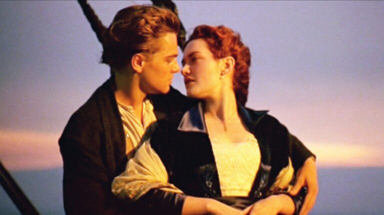 Kate Winslet dit qu'embrasser Leonardo DiCaprio dans "Titanic" n'était pas "tout ce qu'il était censé être"