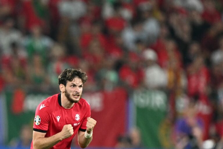 La Géorgie de Kvaratskhelia bat le Portugal de Ronaldo 2-0 pour atteindre les huitièmes de finale à l'Euro 2024