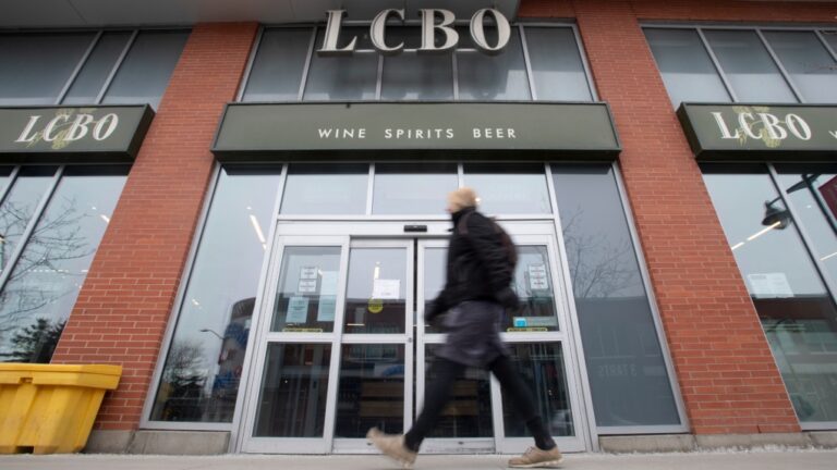 La LCBO demande l'intervention d'un médiateur dans les négociations avec le syndicat pour empêcher une grève imminente