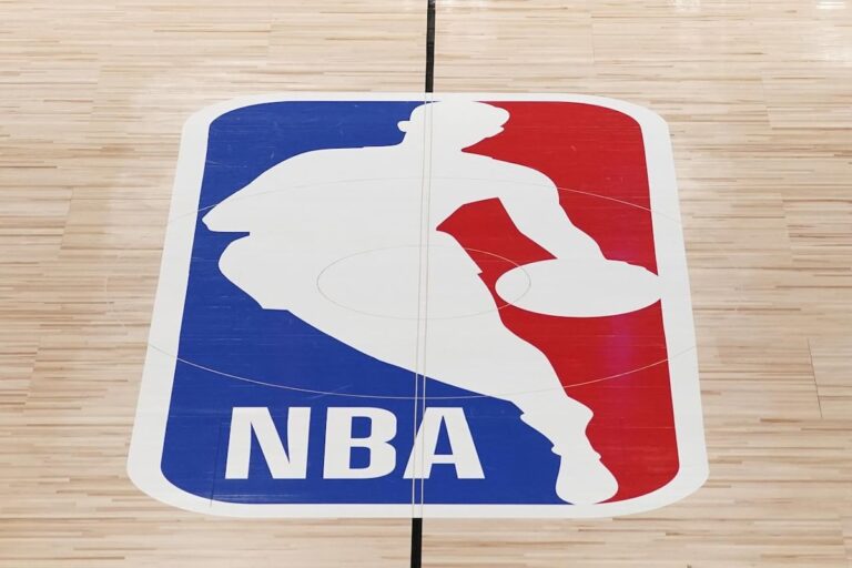 La NBA serait sur le point de conclure un accord de droits d'une valeur de 76 milliards de dollars avec NBC, ESPN et Amazon
