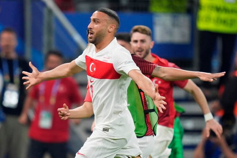 La Turquie atteint les huitièmes de finale de l'Euro 2024 et élimine la République tchèque lors d'une victoire 2-1
