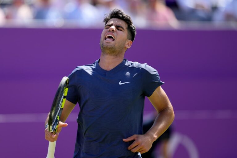 La défense d'Alcaraz à Wimbledon prend un coup après sa défaite au deuxième tour du Queen's Club