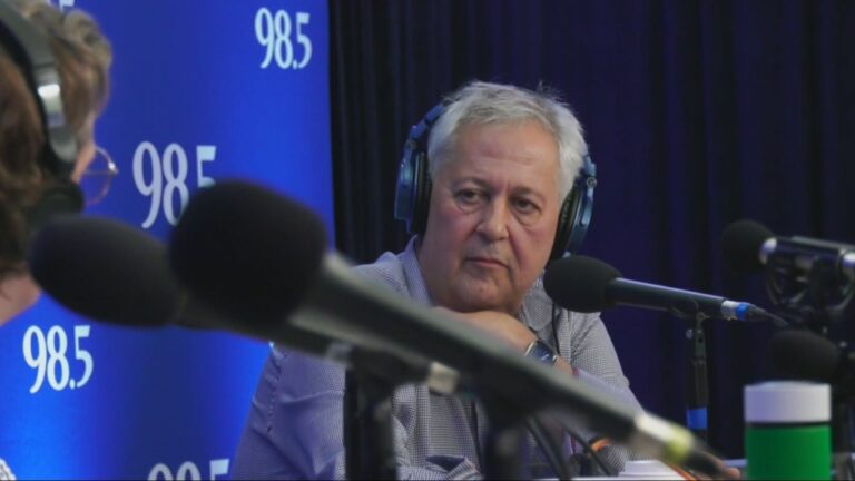 La légende de la radio québécoise Paul Arcand devient animateur de l'émission matinale du 98,5 FM